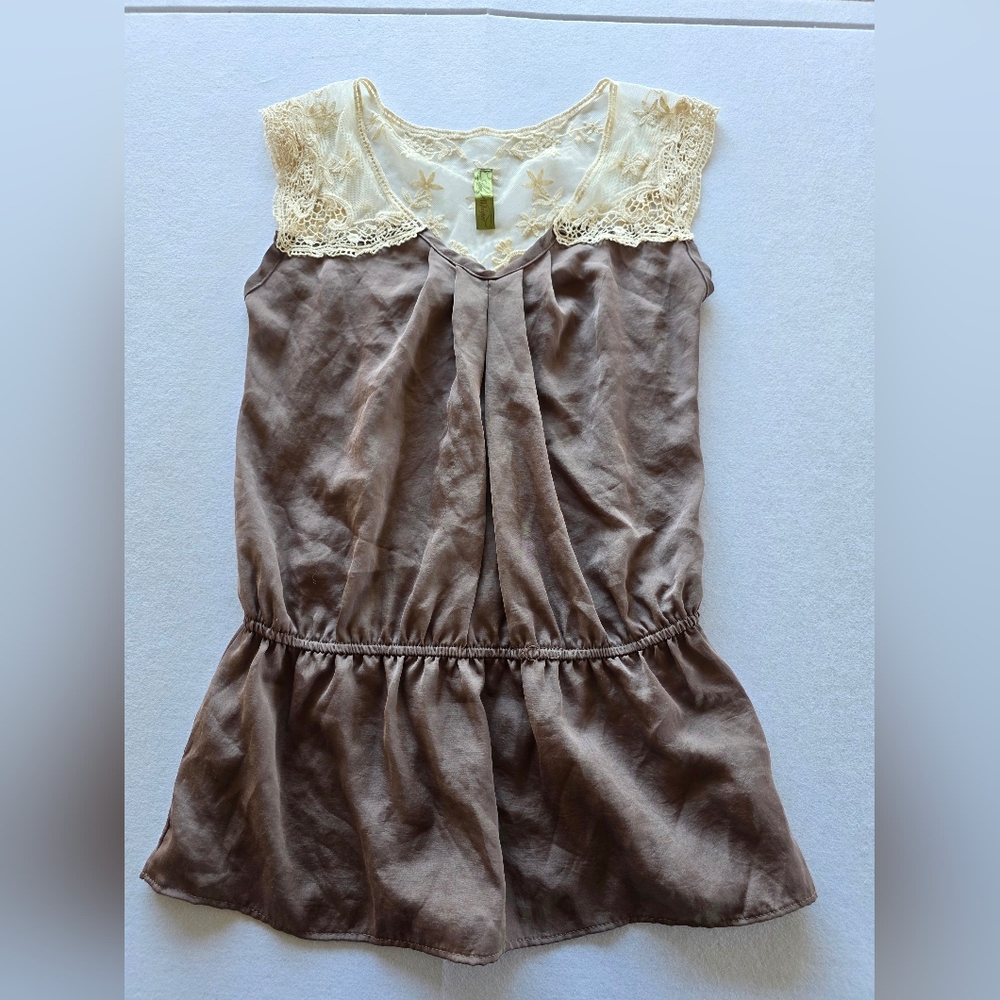 Chic Lace-Trimmed Brown Tank Top